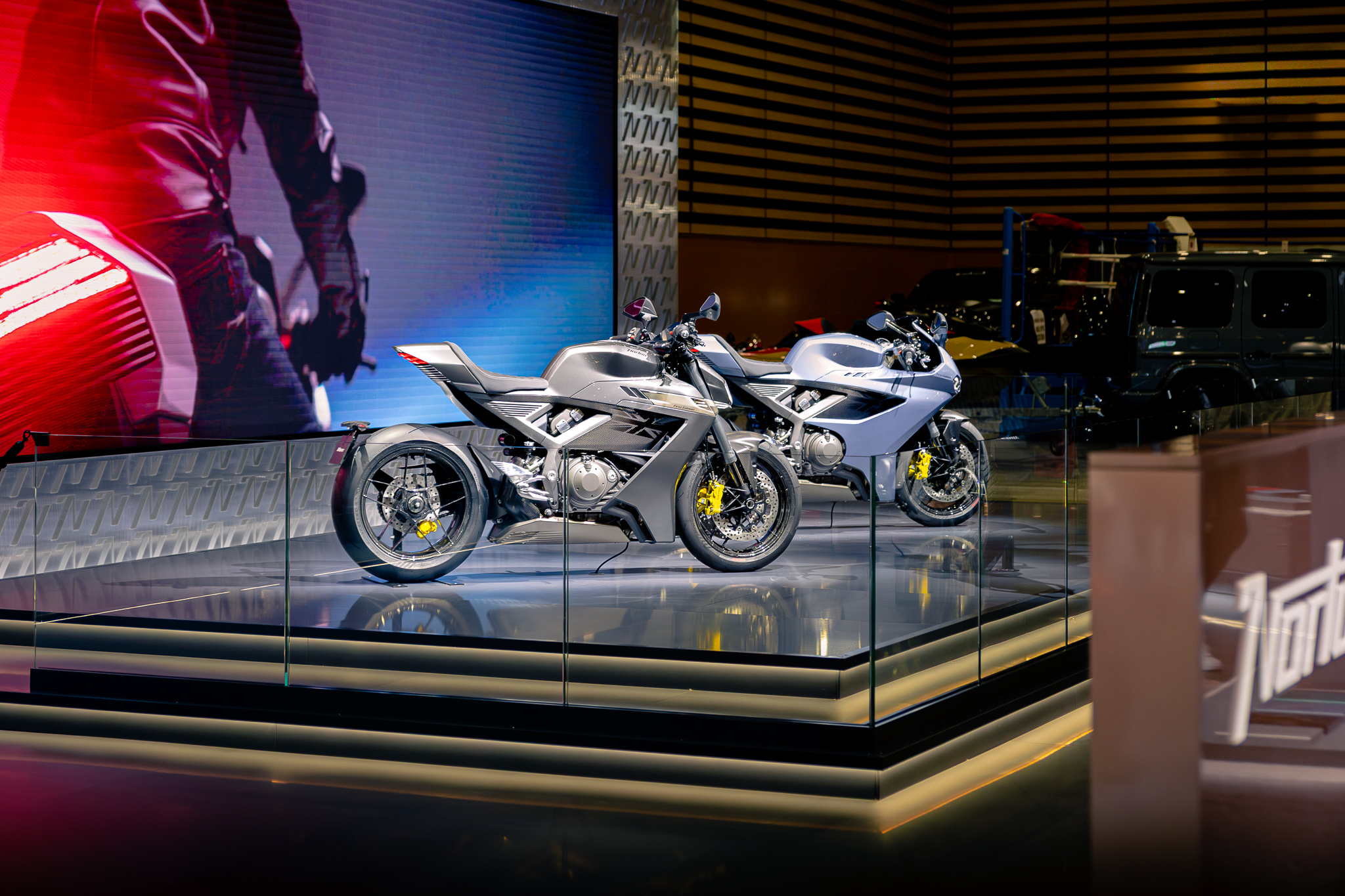 Moto lors d'un salon