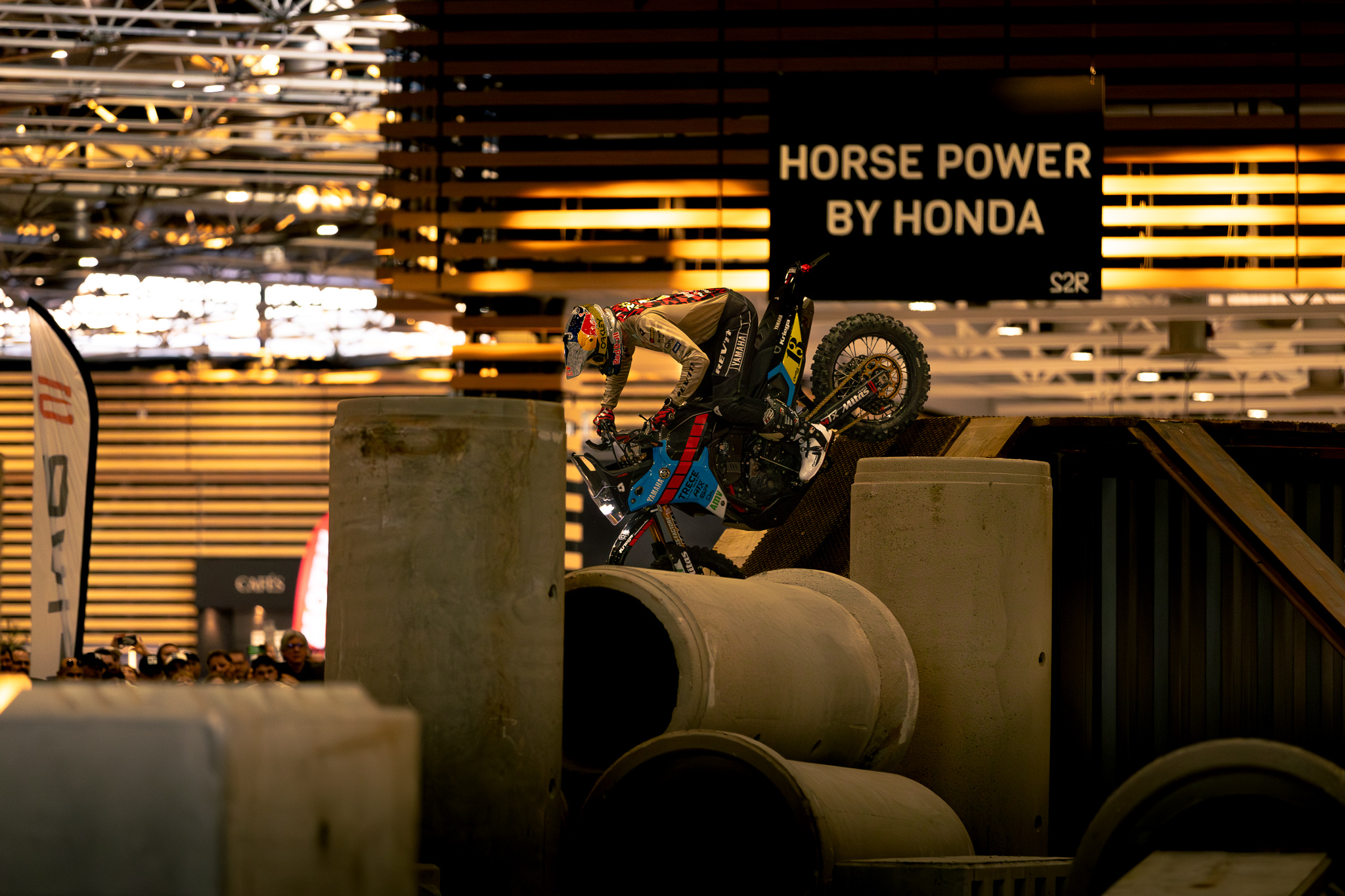 motard faisant du Trial